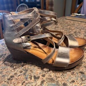 Miz Mooz Shay Sandal, size 40 (9) Metallic Gold